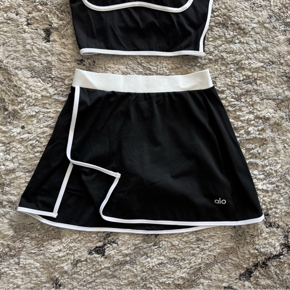 2pcs Alo Yoga Steamlined skirt and top set size S black with white edges - Picture 4 of 12